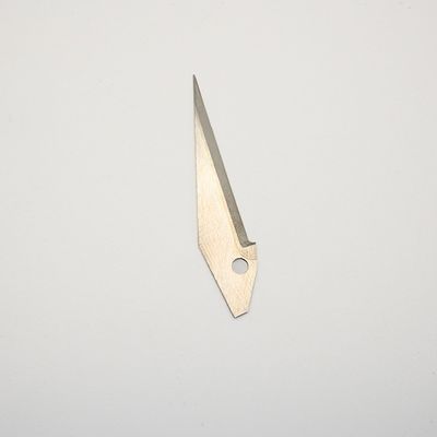 Cementado a medida de aleación de carburo de tungsteno triángulo de agujero único de posicionamiento de cuchilla de tela de película de corte de máquina industrial cuchillo