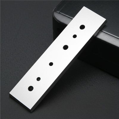 Cuchilla de corte para fibra química de tres orificios de aleación de carburo de tungsteno cementado personalizada para máquina industrial de corte de película de tejido