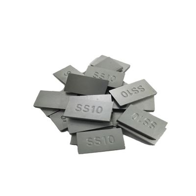 Puntas soldadas de carburo de tungsteno virgen 100% de tamaño personalizado con superficie brillante para cuchillas de corte de piedra para fuentes de energía eléctrica