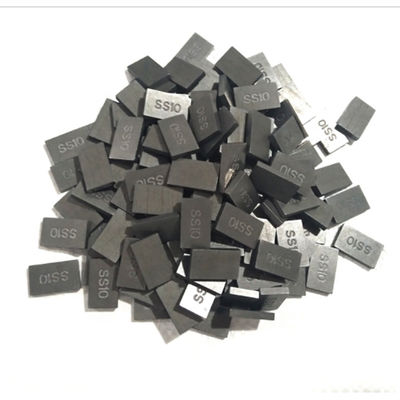 Puntas soldadas de carburo de tungsteno virgen 100% de tamaño personalizado con superficie brillante para cuchillas de corte de piedra para fuentes de energía eléctrica